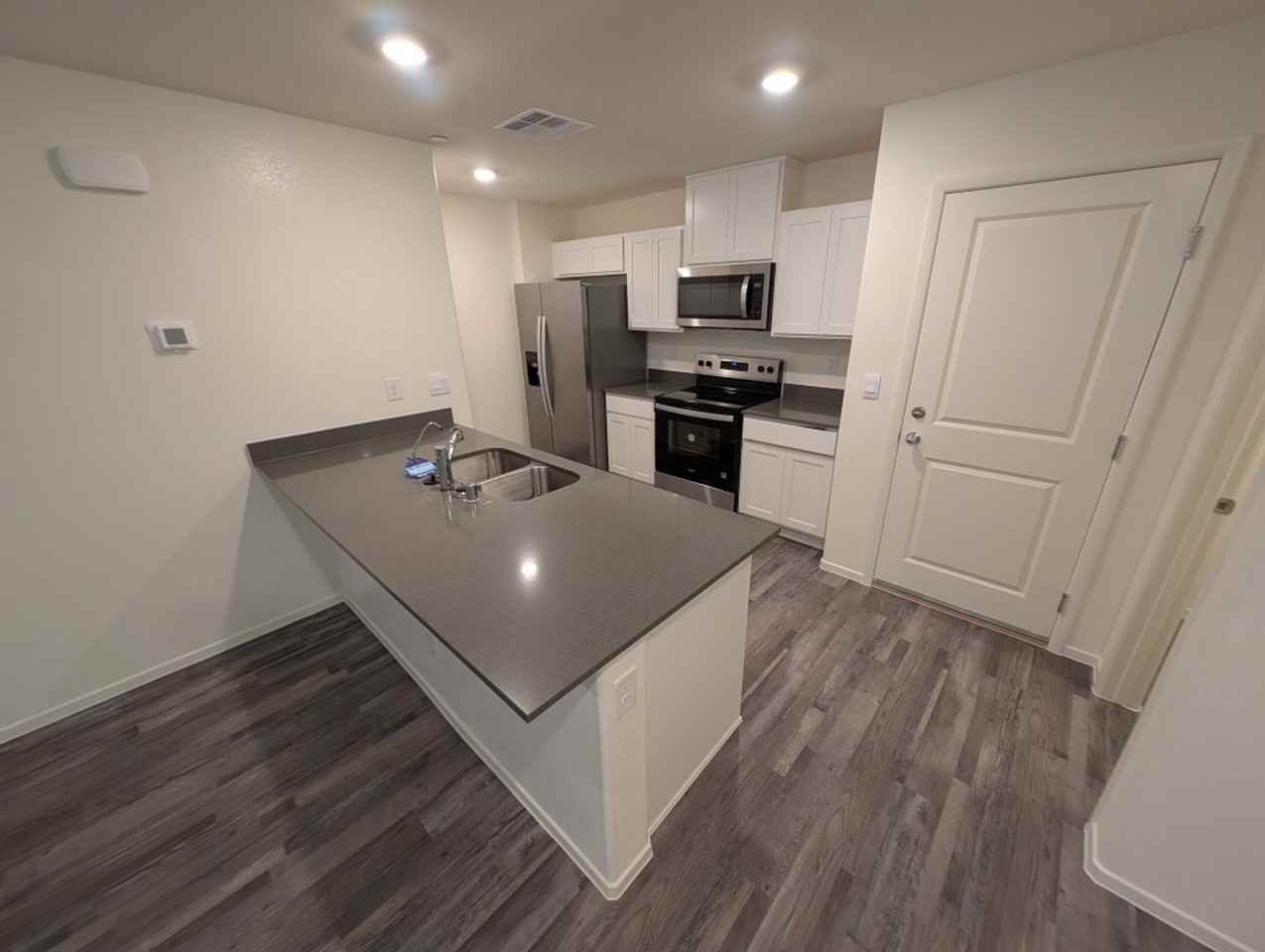 5009 Hunter Mesa Ave - Photo 6 of 24