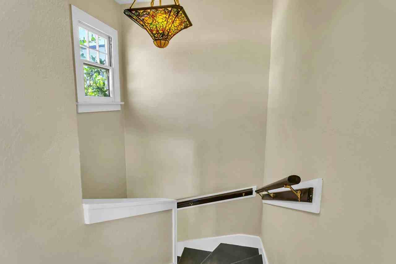 303 Brookes Ave - Photo 7 of 31