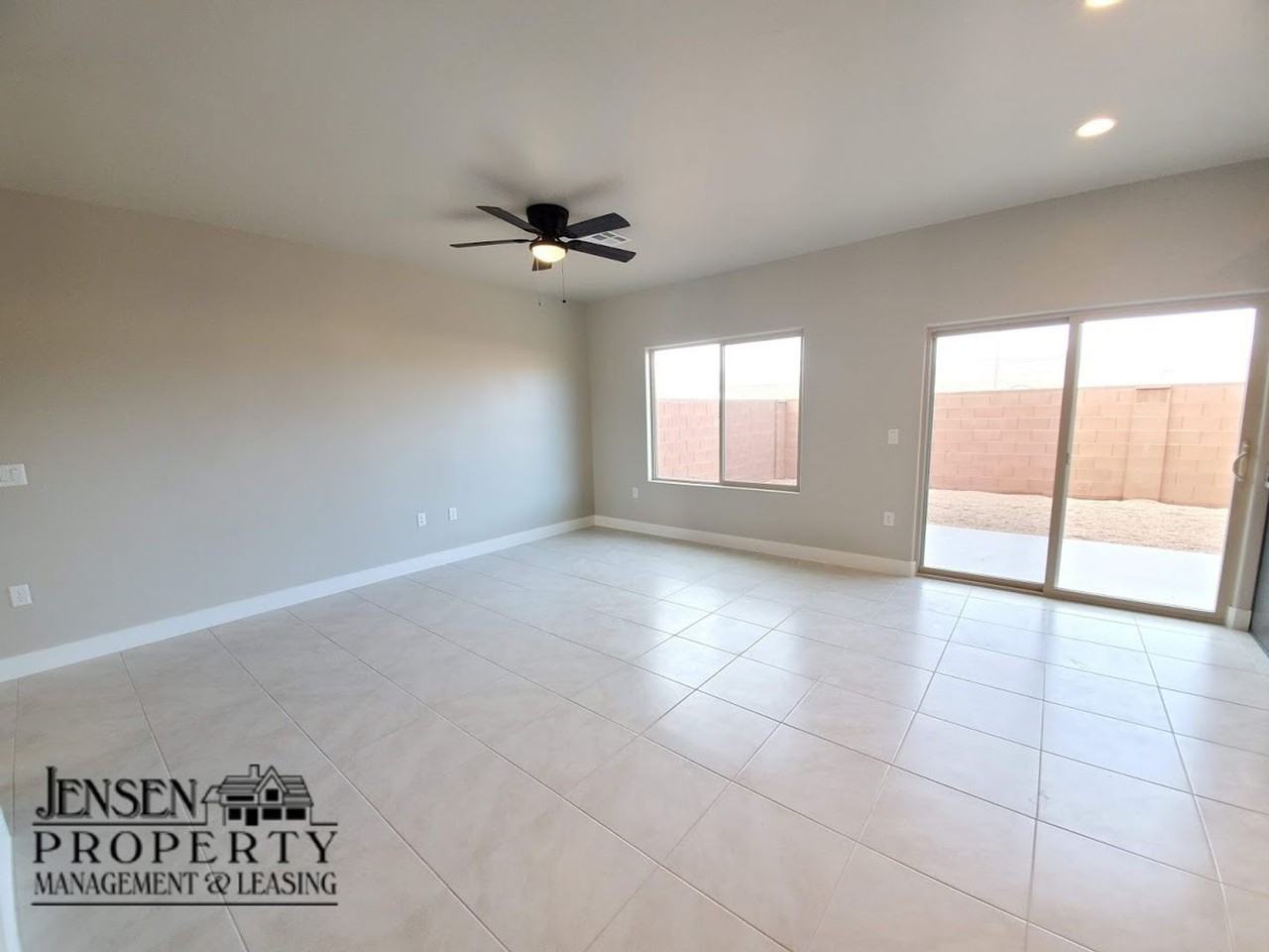 641 S Breann Dr - Photo 6 of 31