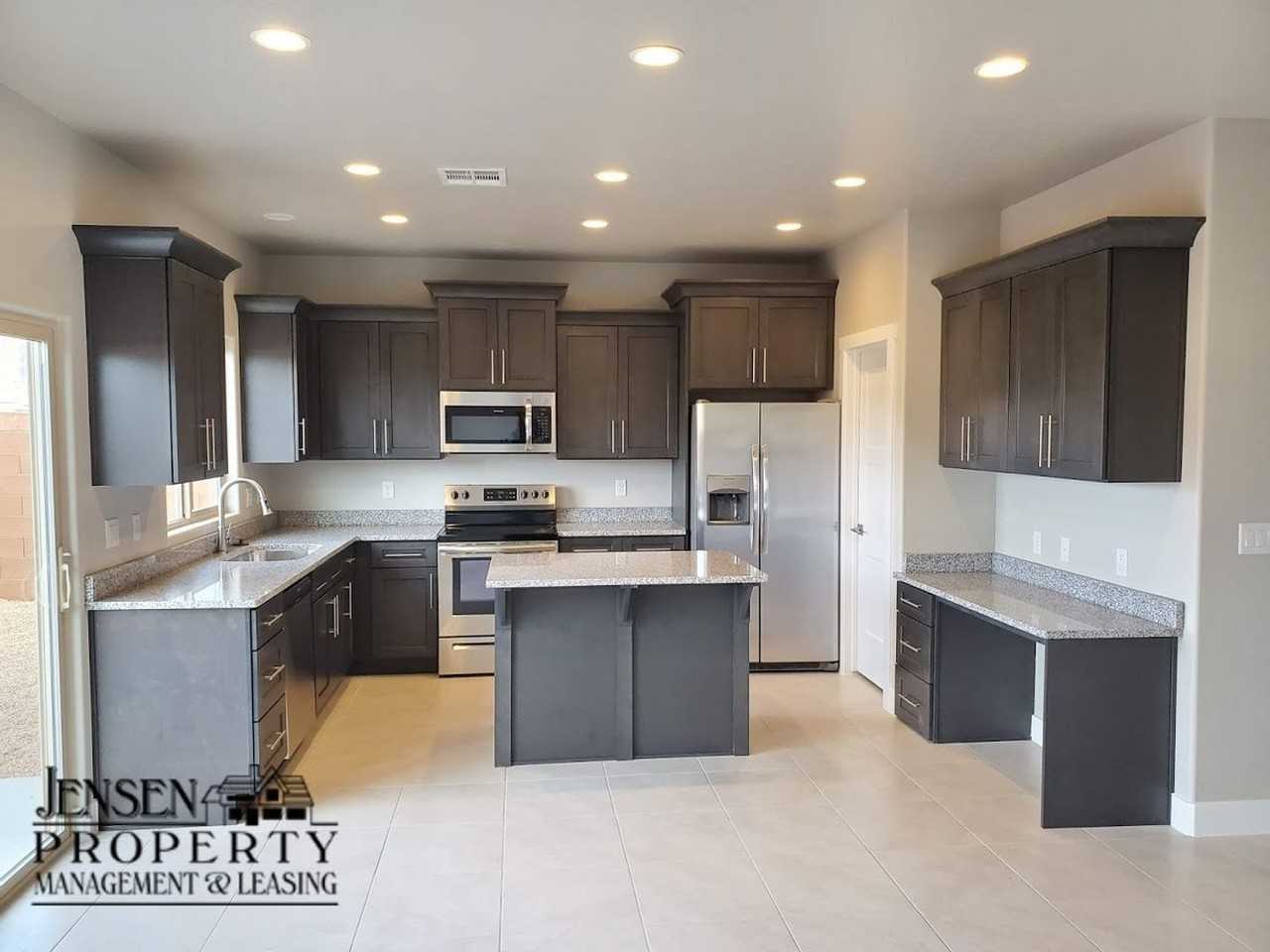 641 S Breann Dr - Photo 7 of 31