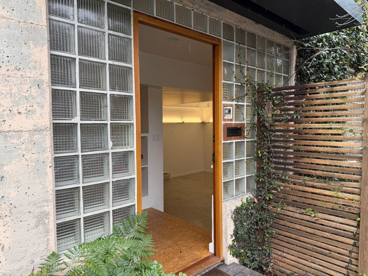 841 61st St - Photo 2 of 18