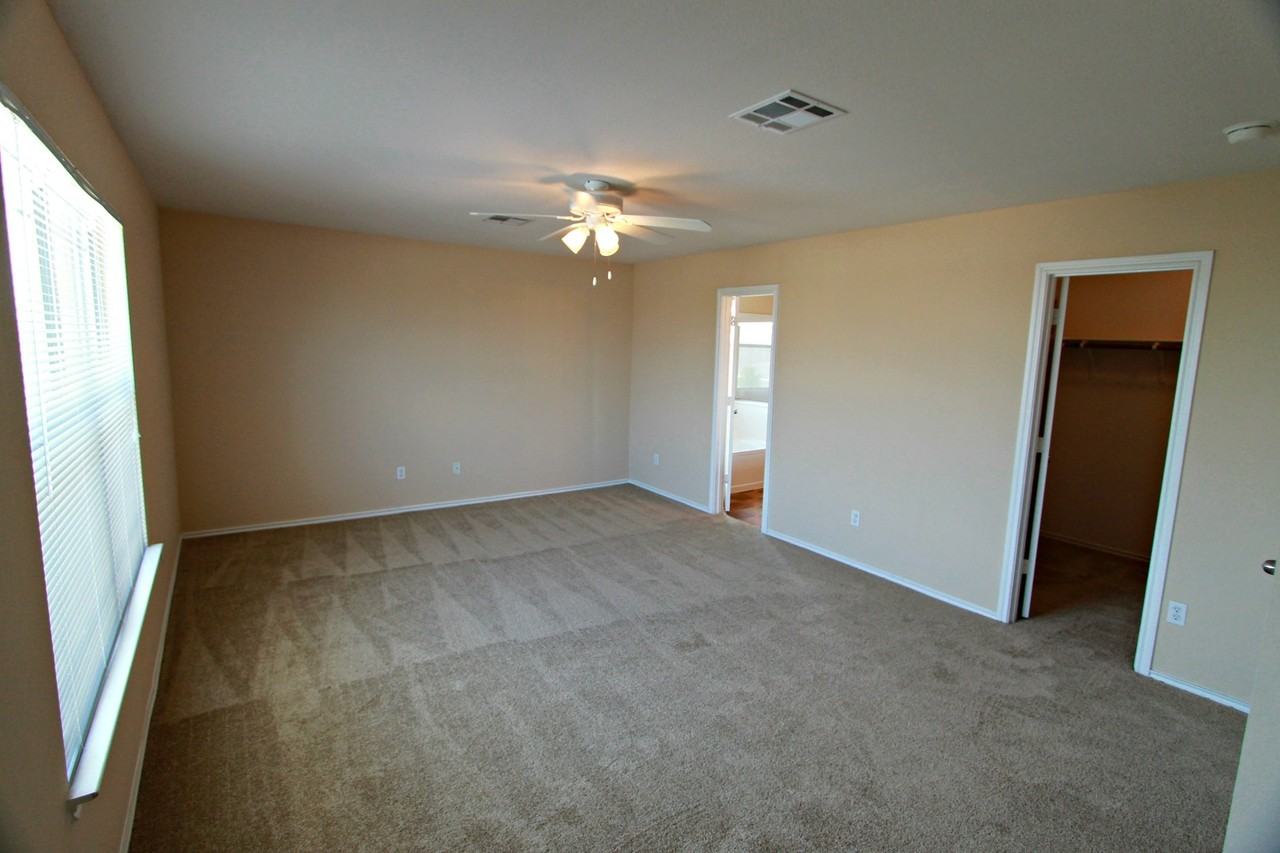 213 Banner Ave - Photo 7 of 22