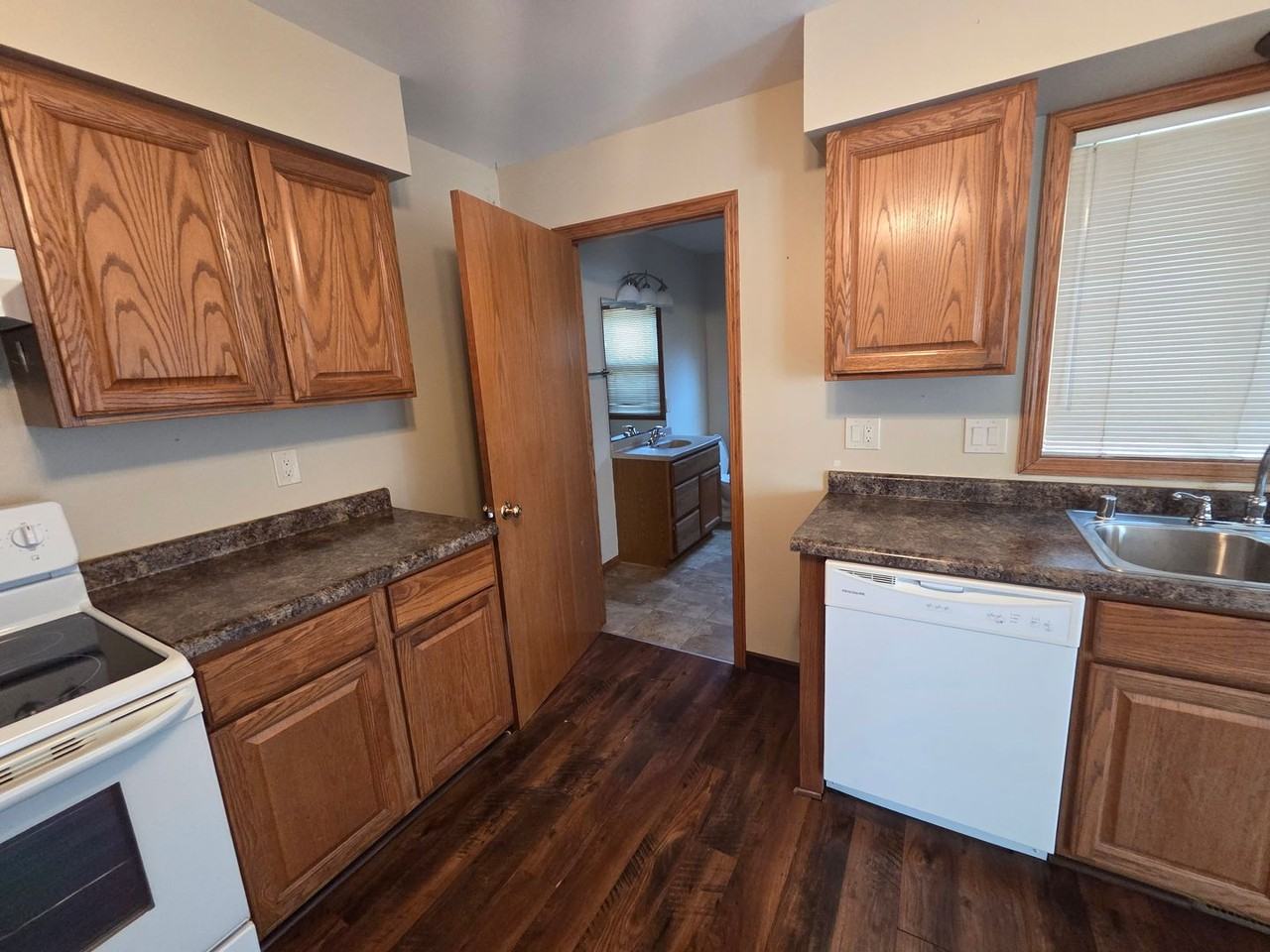 475 Overland Trl - Photo 2 of 18