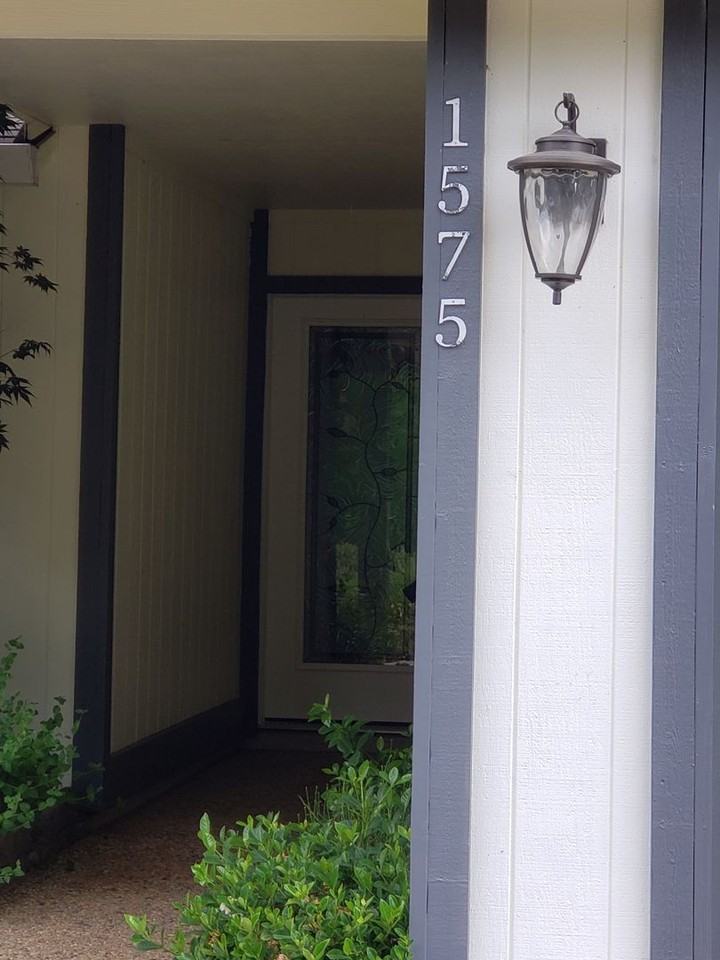 1575 Wimbledon Dr - Photo 2 of 36