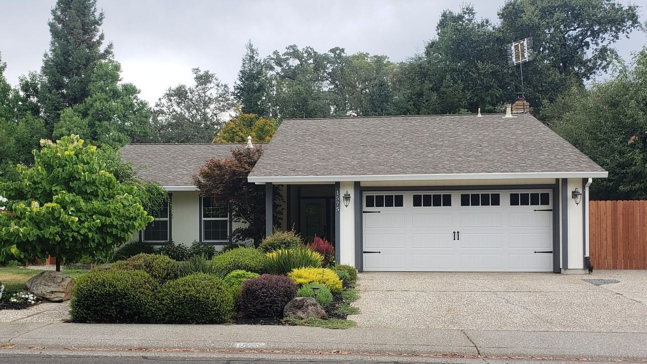 1575 Wimbledon Dr - Photo 3 of 36