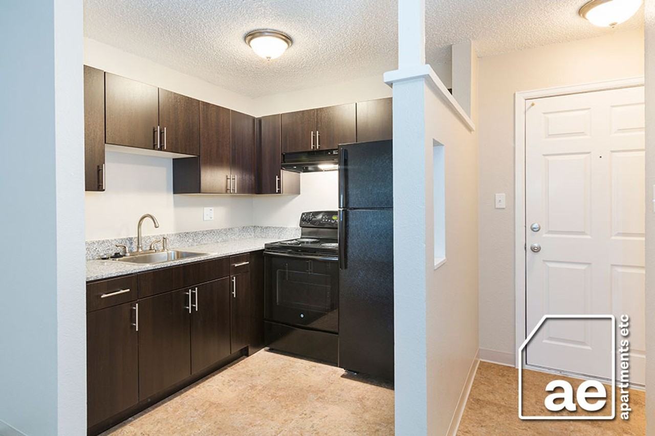 Creek View Apartments - Photo 5 of 18