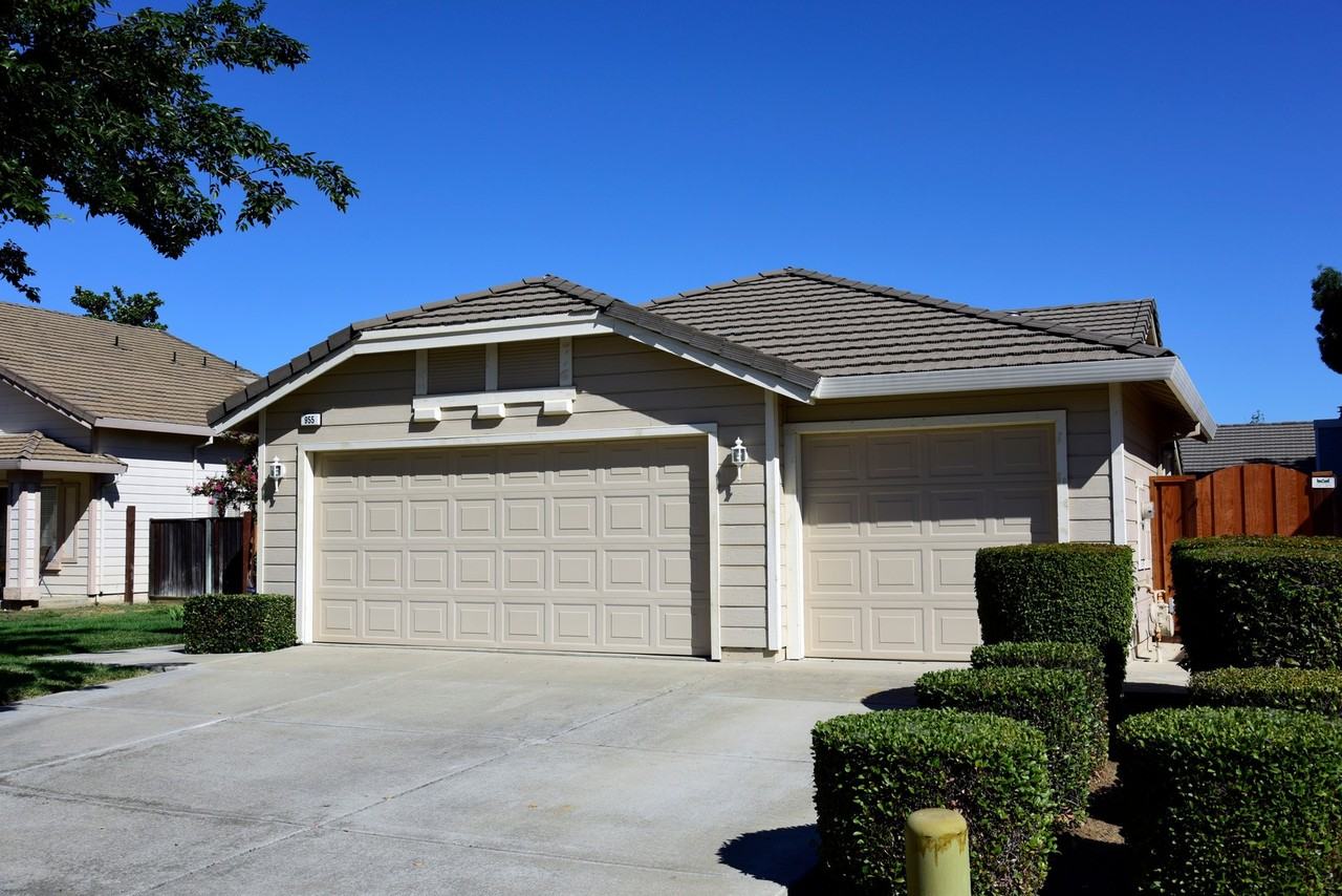 955 Coventry Cir - Photo 2 of 20