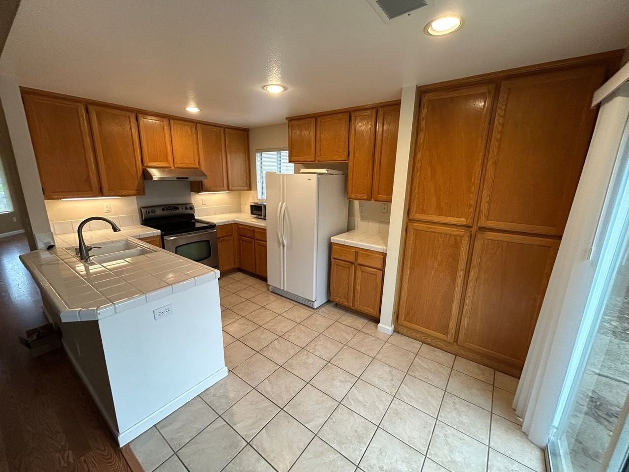 955 Coventry Cir - Photo 6 of 20