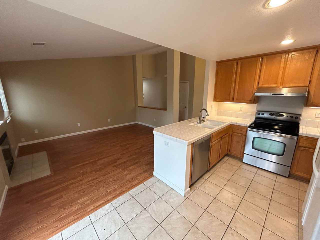 955 Coventry Cir - Photo 7 of 20