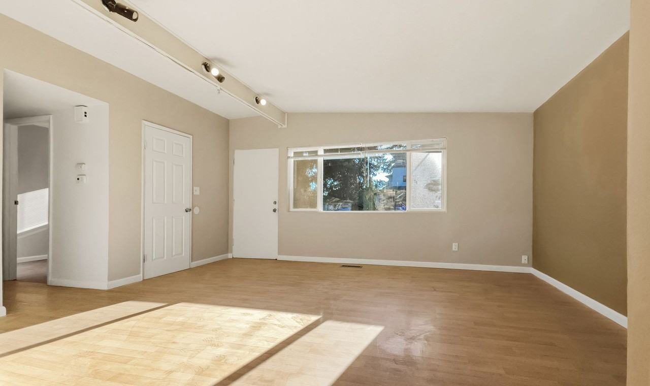 16504 Ne 13th St - Photo 2 of 18