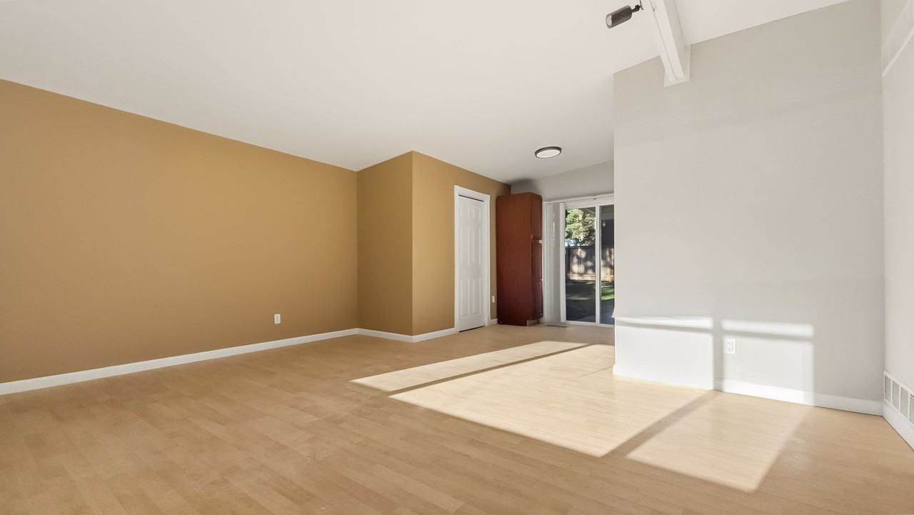 16504 Ne 13th St - Photo 3 of 18