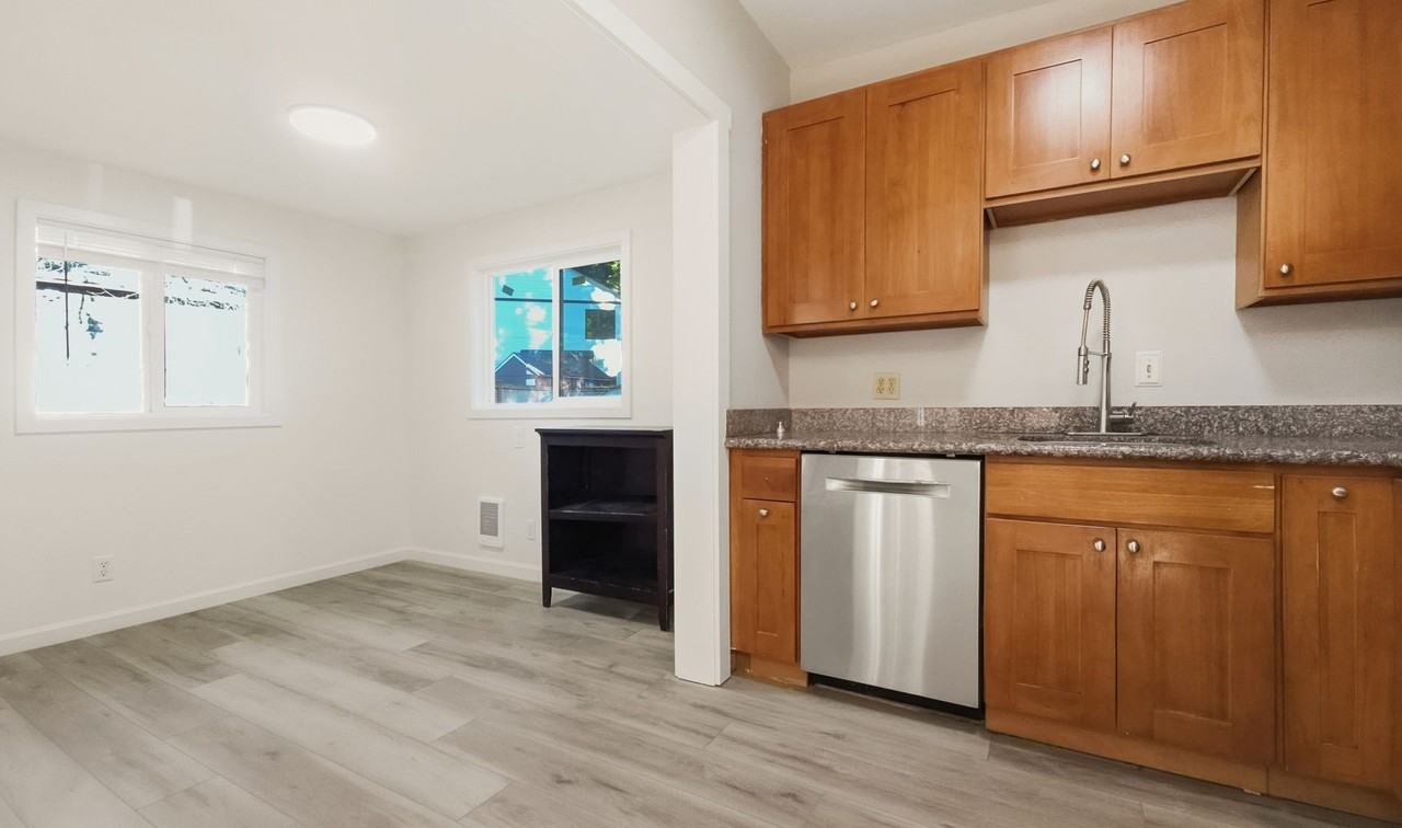 16504 Ne 13th St - Photo 6 of 18