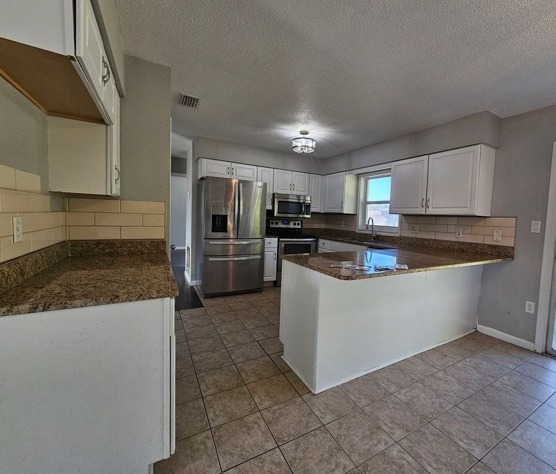 25 Bahia Loop - Photo 3 of 9