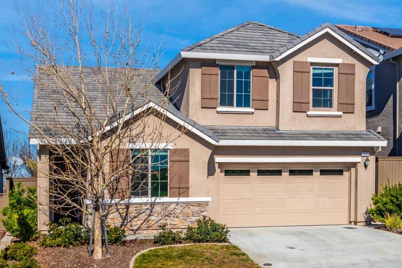 2925 Laredo Dr - Photo 2 of 44