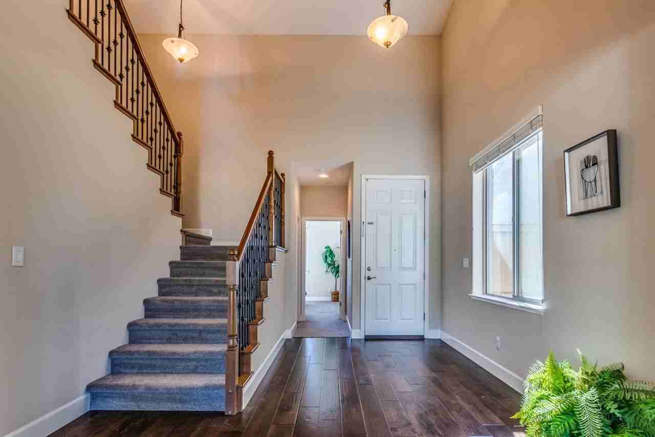 2925 Laredo Dr - Photo 3 of 44