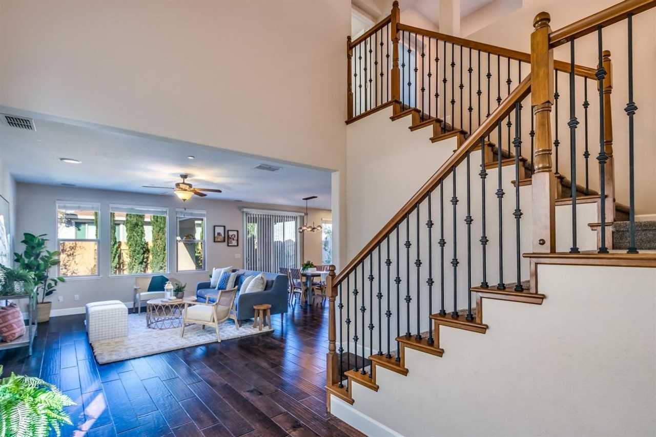 2925 Laredo Dr - Photo 4 of 44