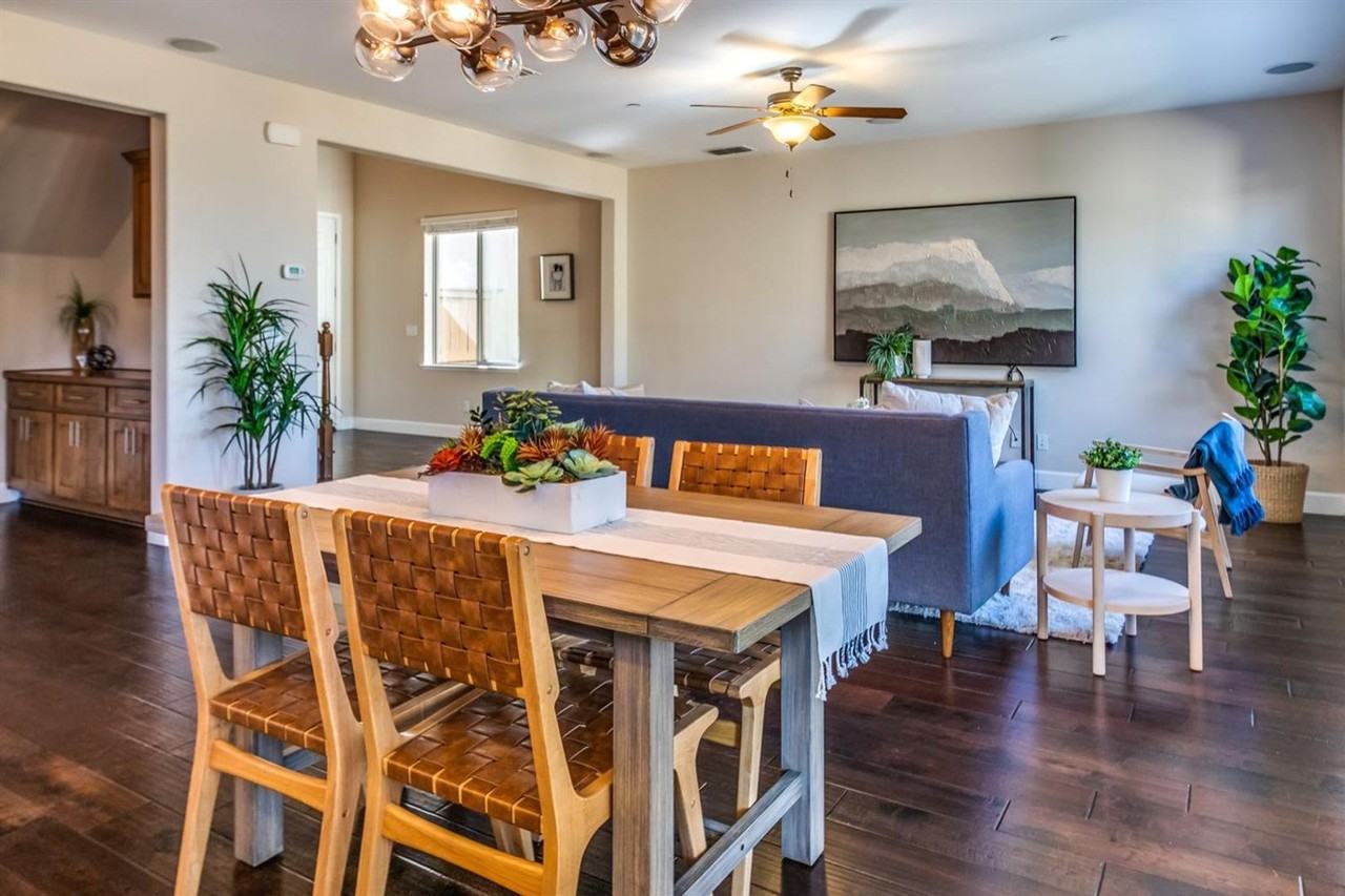 2925 Laredo Dr - Photo 5 of 44