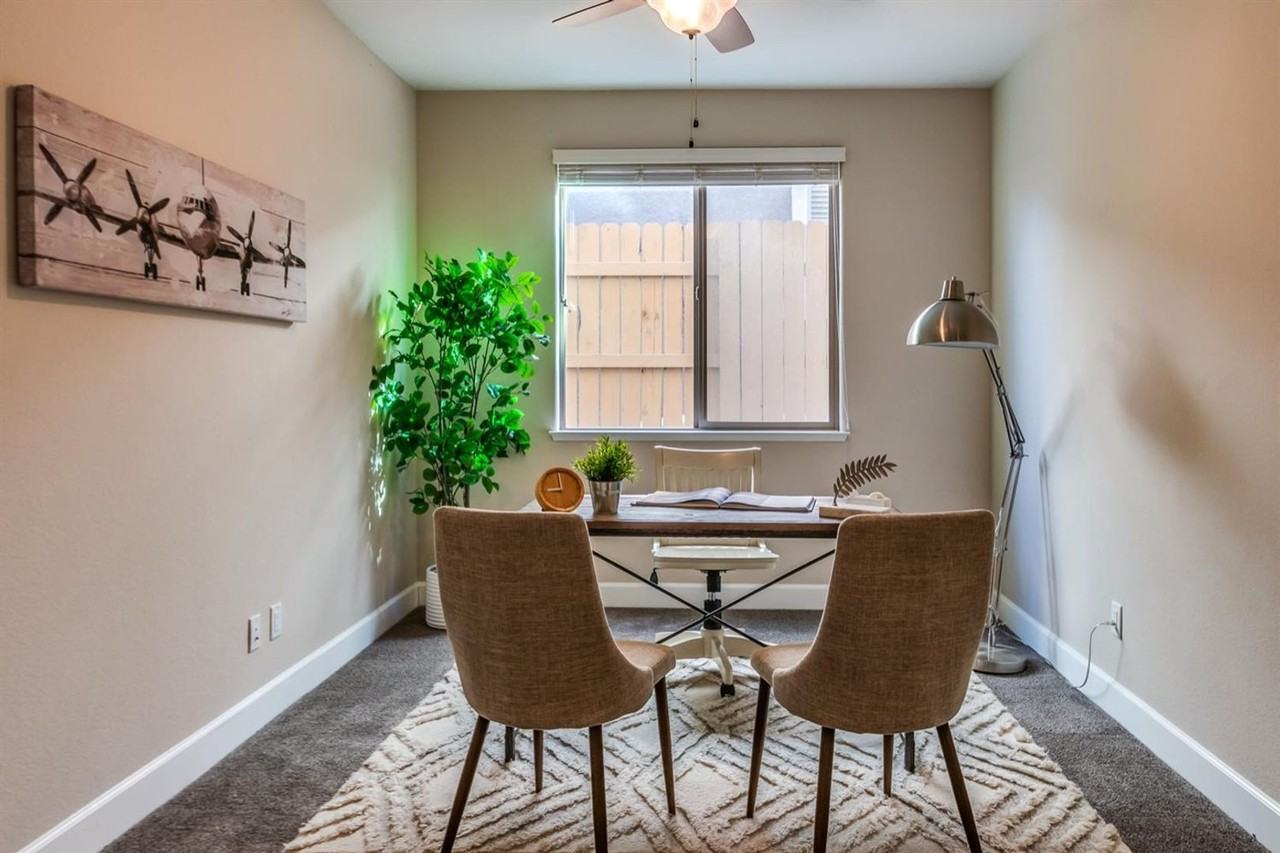 2925 Laredo Dr - Photo 7 of 44