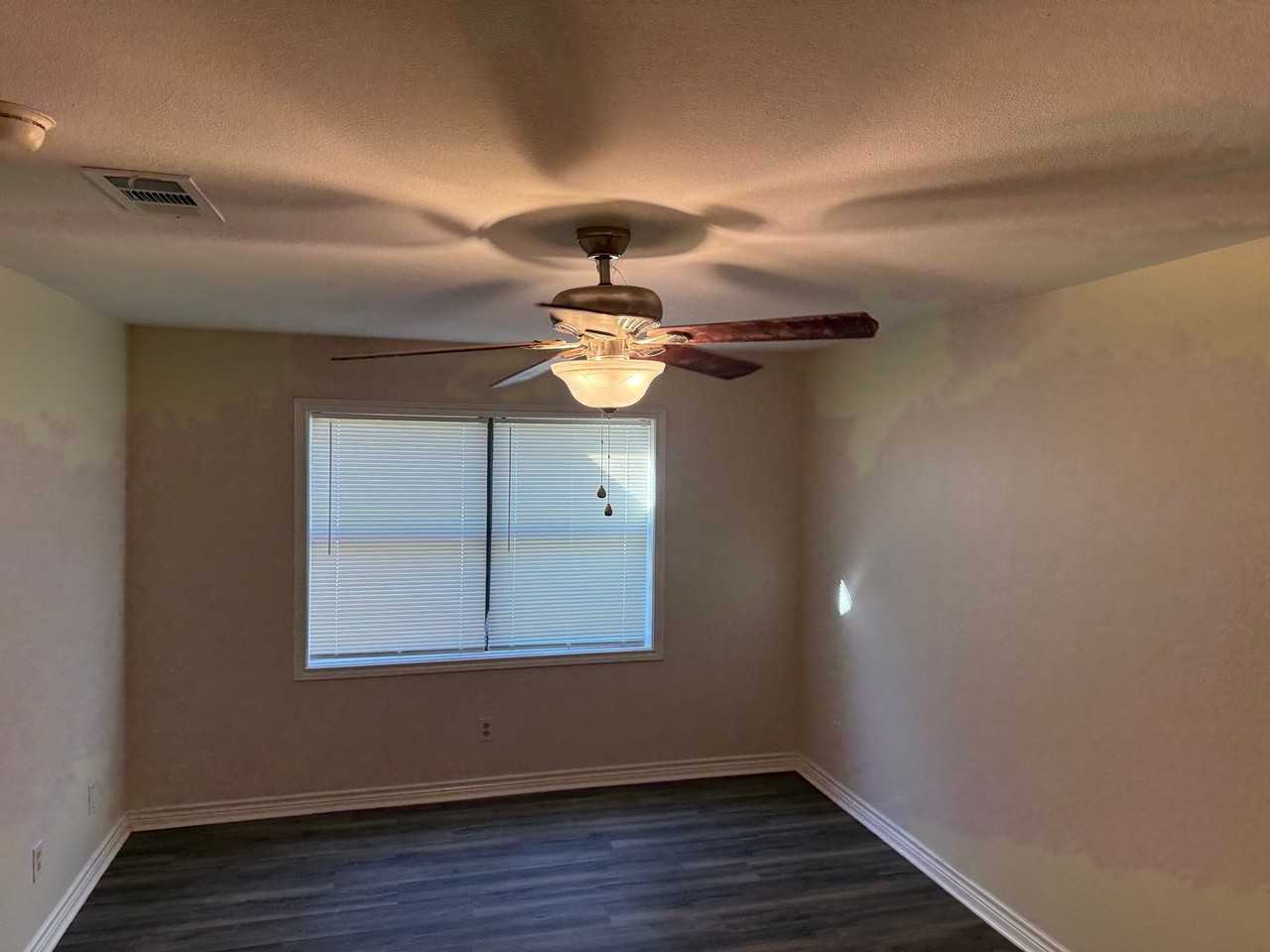 1404 Martha Dr - Photo 4 of 13