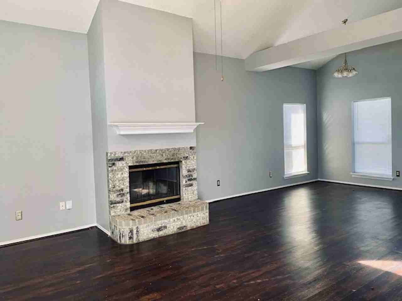 731 Valley Spring Dr - Photo 3 of 5