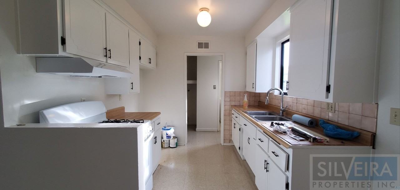 1415 N Smith St - Photo 6 of 33