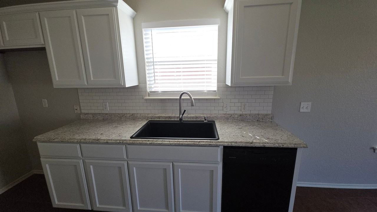 10720 N 153rd East Ave - Photo 6 of 41