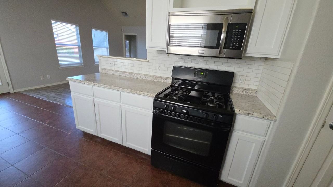 10720 N 153rd East Ave - Photo 7 of 41