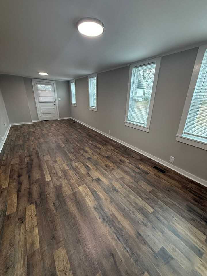 221 Mccreary Hts - Photo 2 of 10