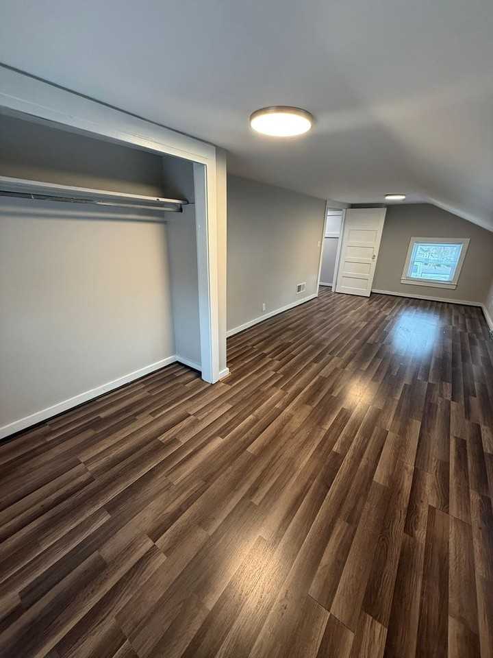 221 Mccreary Hts - Photo 7 of 10