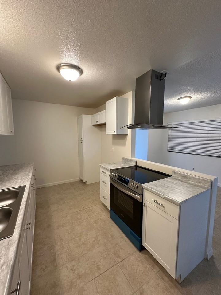 25498 Yolanda Ave - Photo 3 of 8