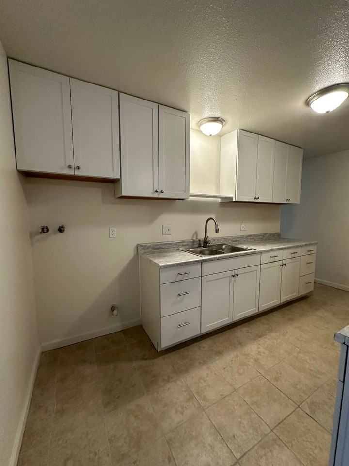 25498 Yolanda Ave - Photo 4 of 8