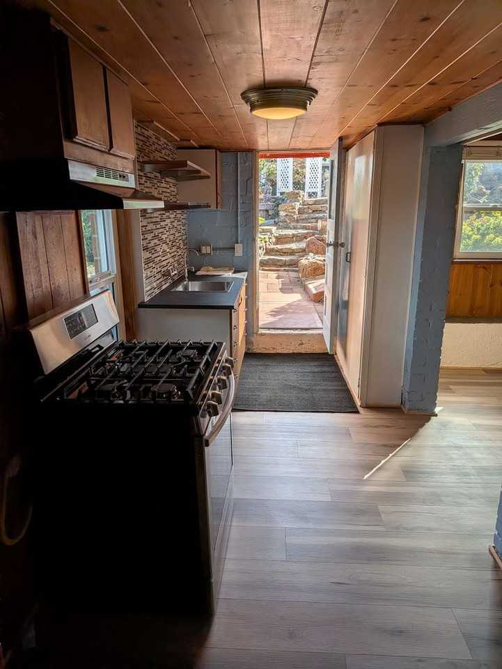 8115 Fairview Ave - Photo 6 of 10