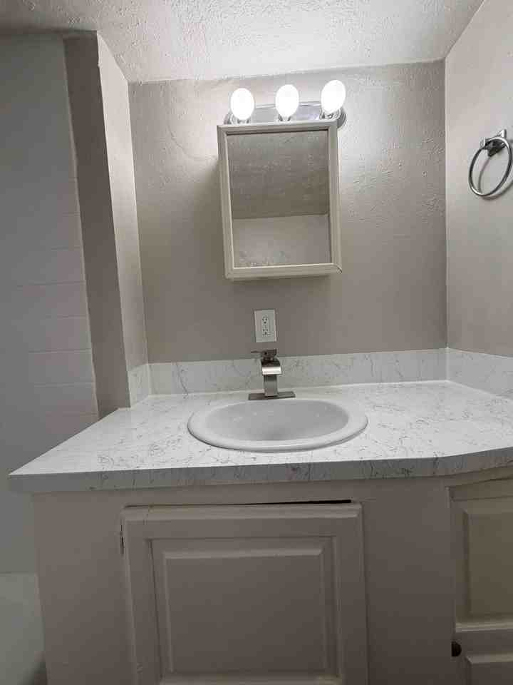 6310 Nw 36th St - Photo 7 of 21