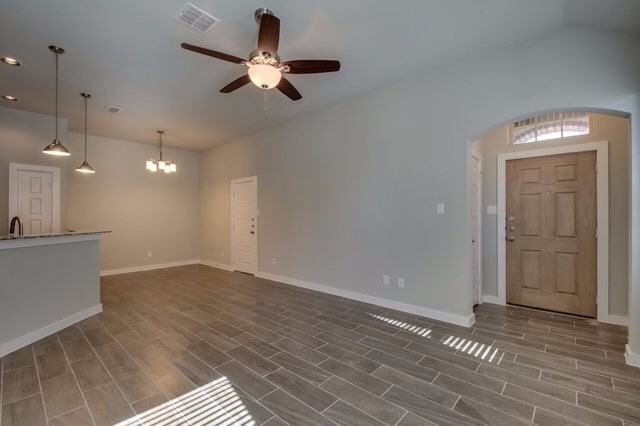 912 Skyview Dr - Photo 2 of 12