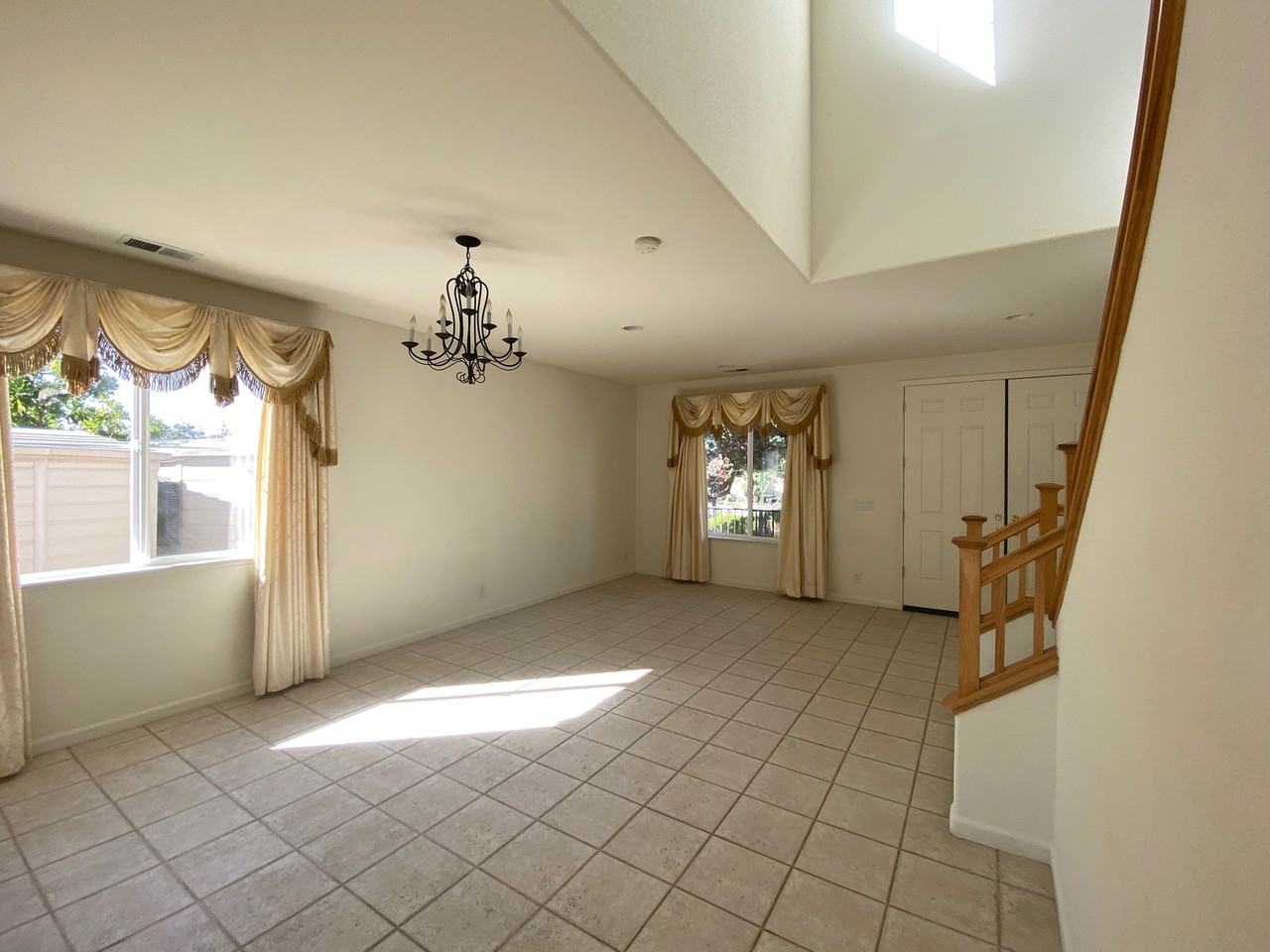 4725 Sea Ridge Ct - Photo 3 of 24