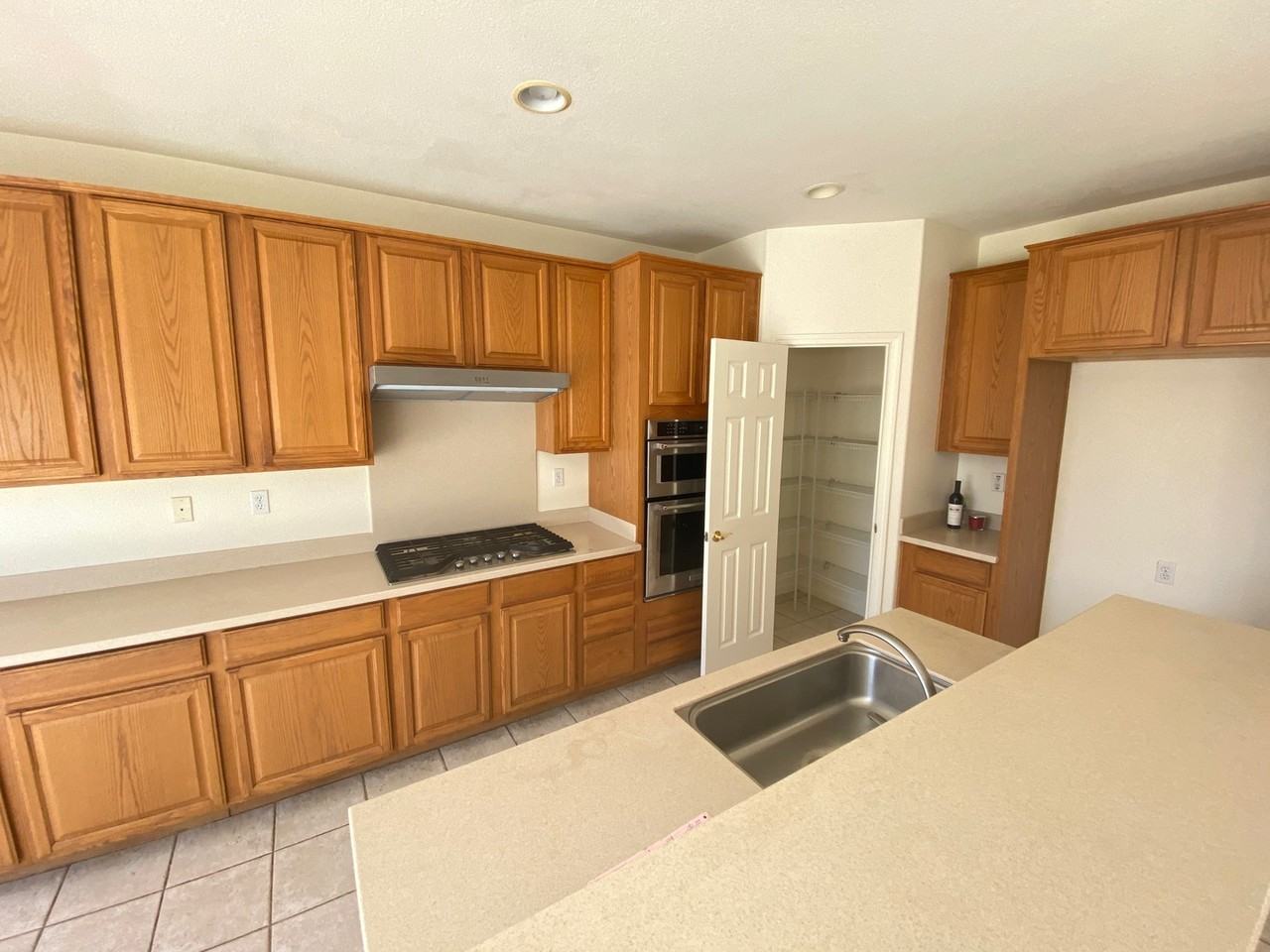 4725 Sea Ridge Ct - Photo 6 of 24