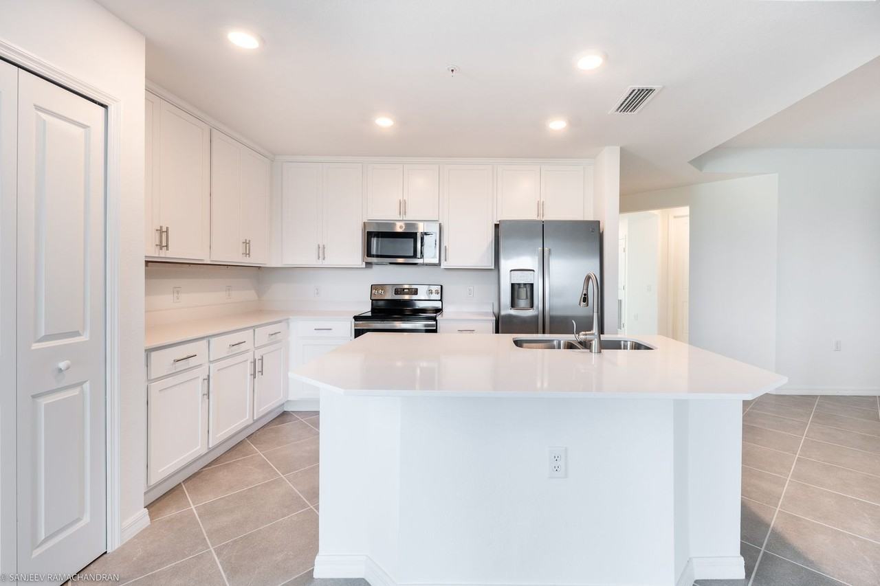 14121 Heritage Landing Blvd #728 - Photo 5 of 50