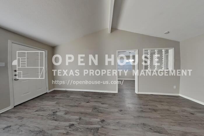 5315 Derbyshire Dr - Photo 4 of 20