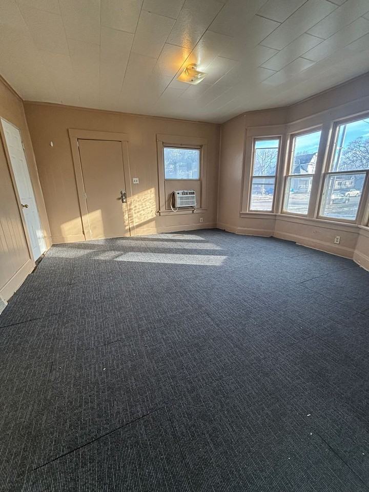 419 Ankeny St - Photo 2 of 6