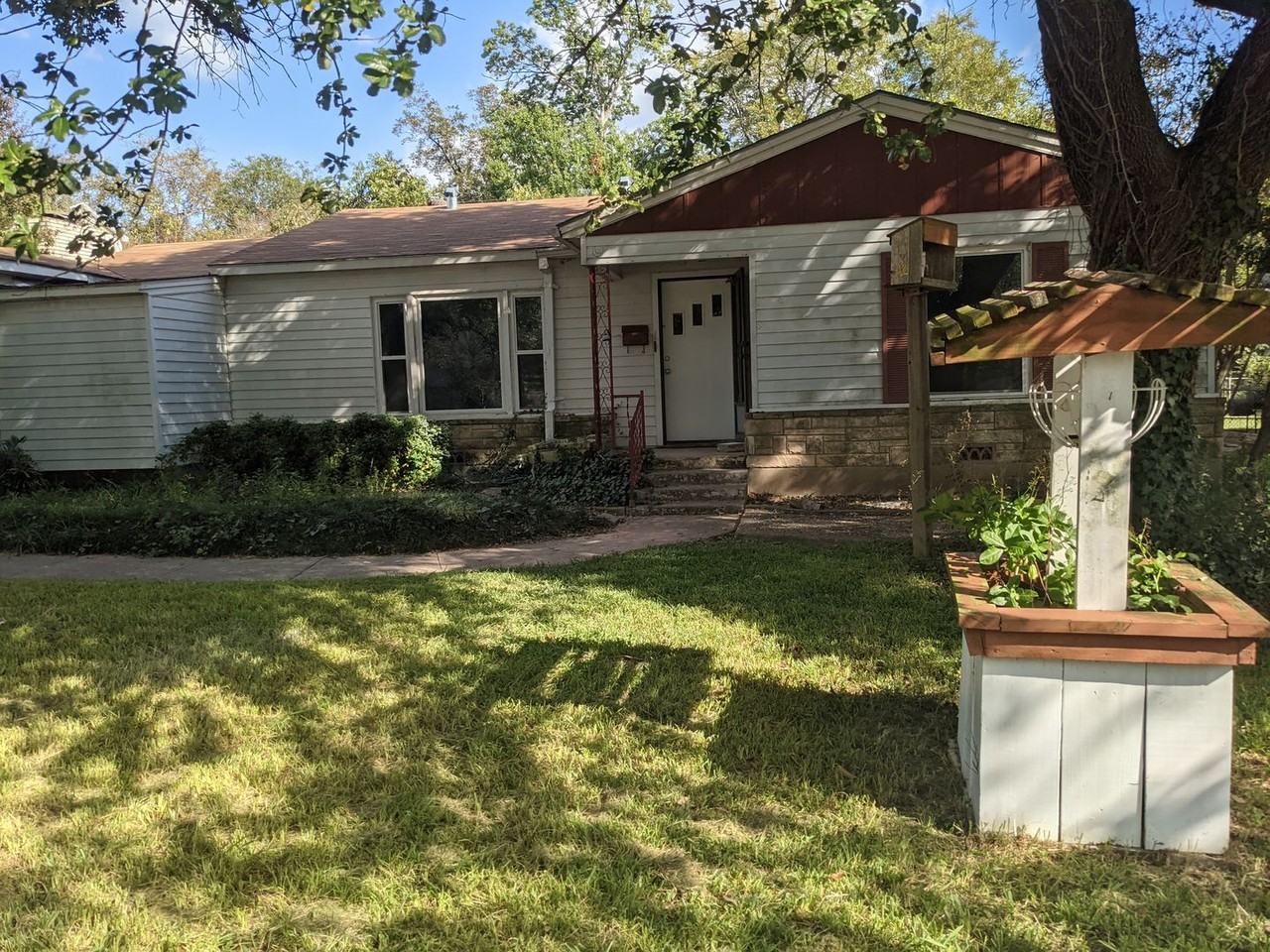 2007 S 9th St - Photo 2 of 15