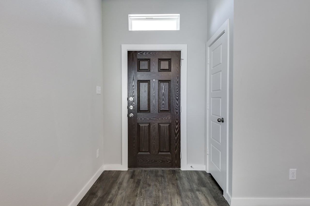 612 Wheatfield Dr - Photo 2 of 19
