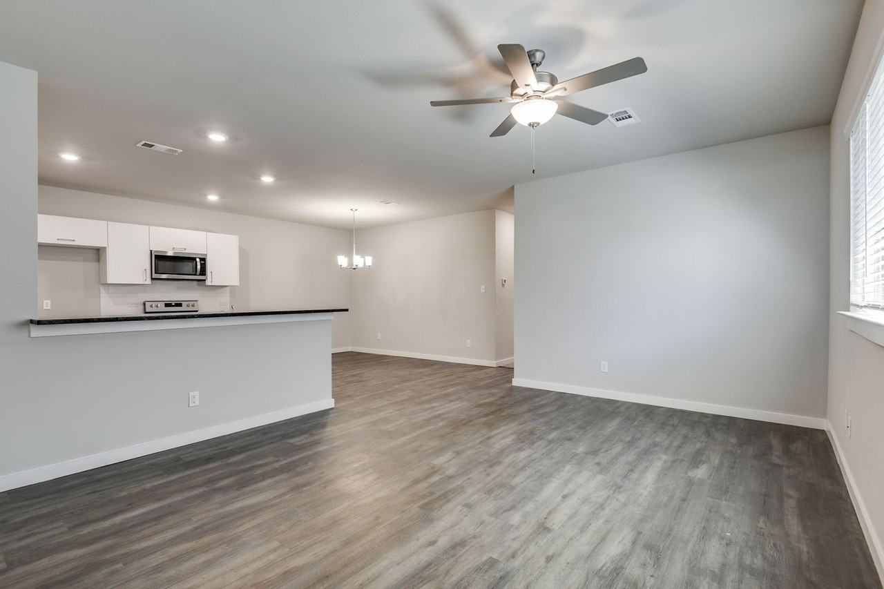 612 Wheatfield Dr - Photo 3 of 19