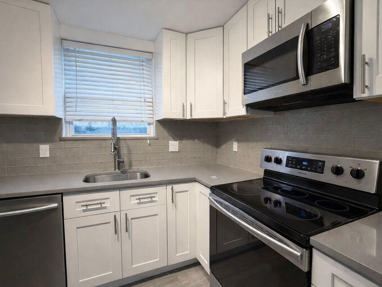 2244 Gerritt St - Photo 2 of 14