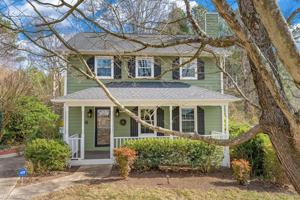 featured image of 18 Treeline Dr