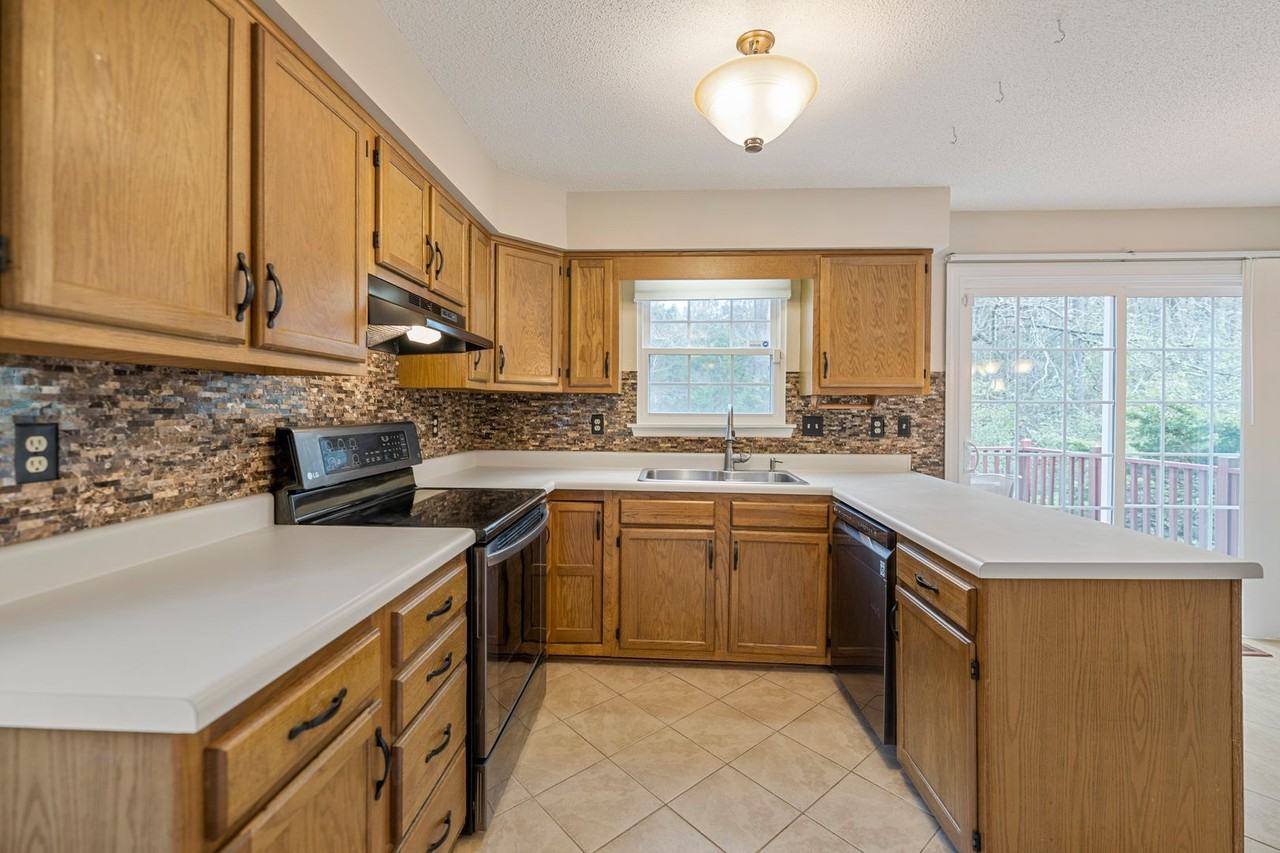 18 Treeline Dr - Photo 6 of 16