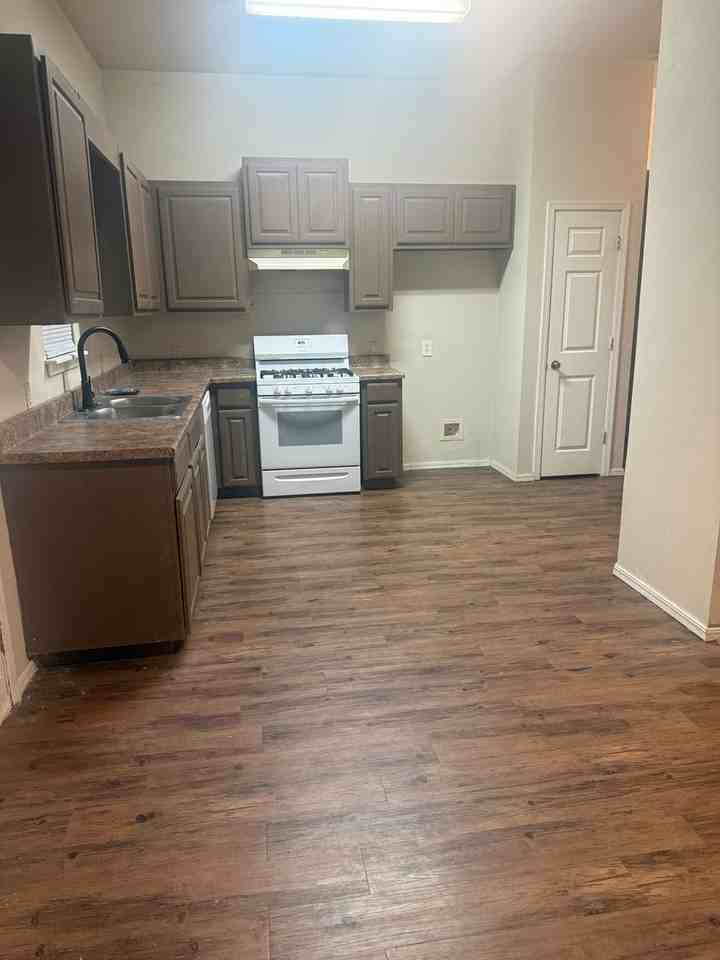 11817 Nw 7th St - Photo 7 of 30