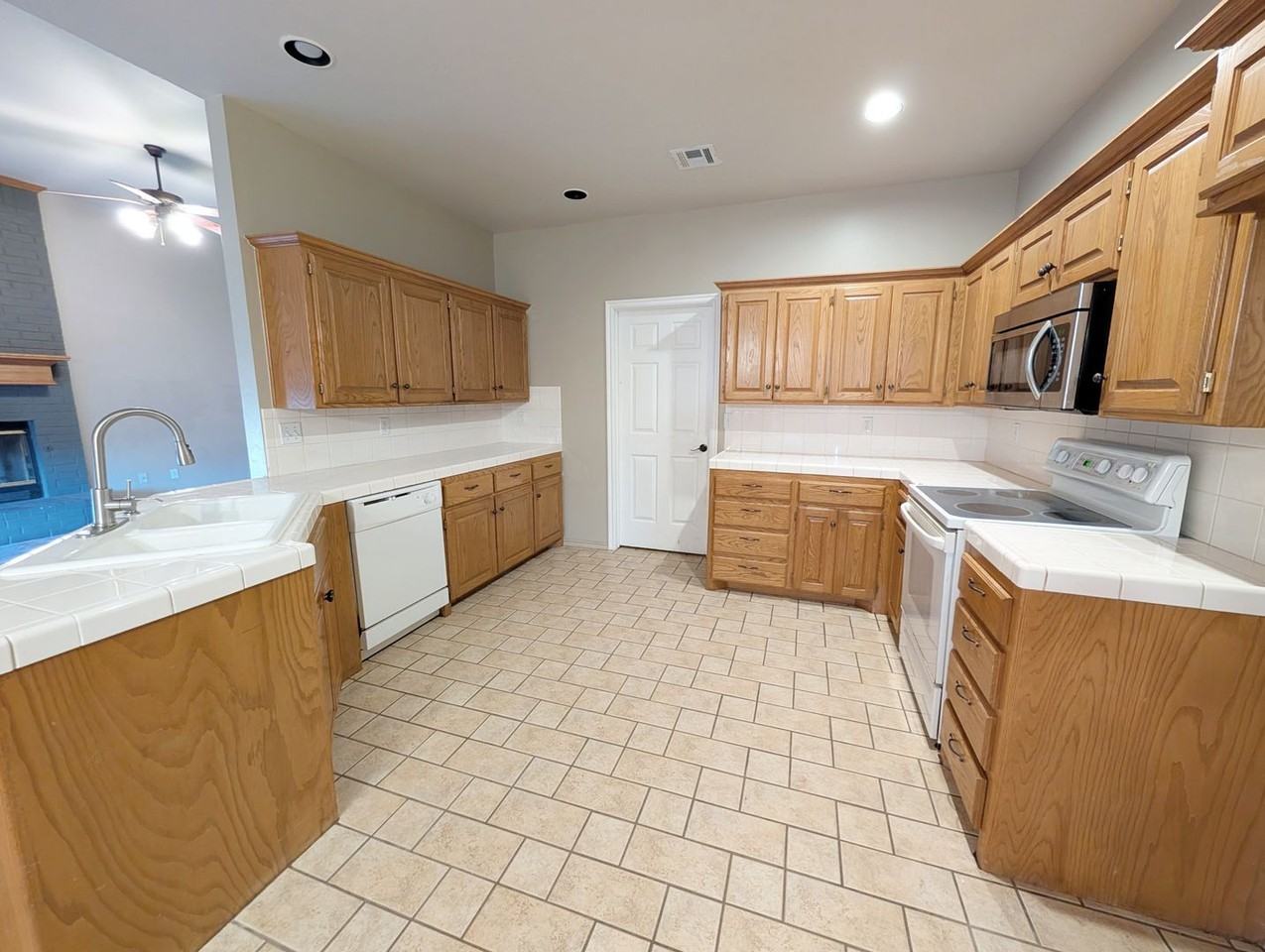 4801 Deer Ridge Blvd - Photo 6 of 17