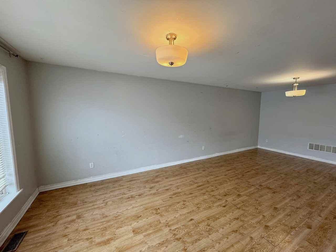 21 Aloma Crescent - Photo 4 of 12