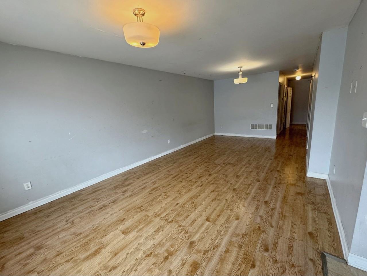 21 Aloma Crescent - Photo 3 of 12