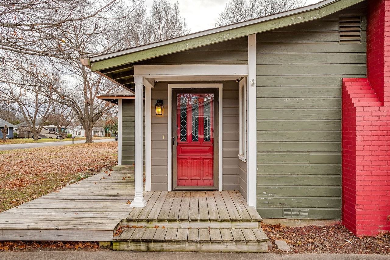 406 Bellevue Dr - Photo 4 of 47